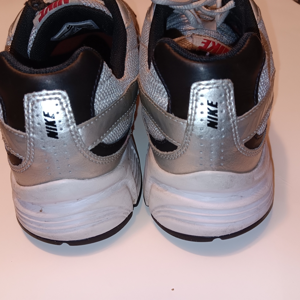 2017 Nike Initiator Running Shoes (394055-001) Preowned Men's Sz 7/Women's Sz8.5 - Picture 11 of 12